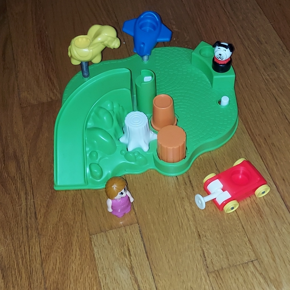 SOLD-1986 Fisher-Price with figures